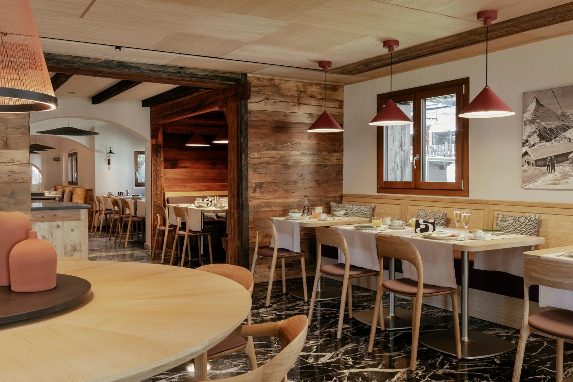 Schloss Zermatt - Cbd & Adaptogenic Spa And Sport Hotel Exterior photo