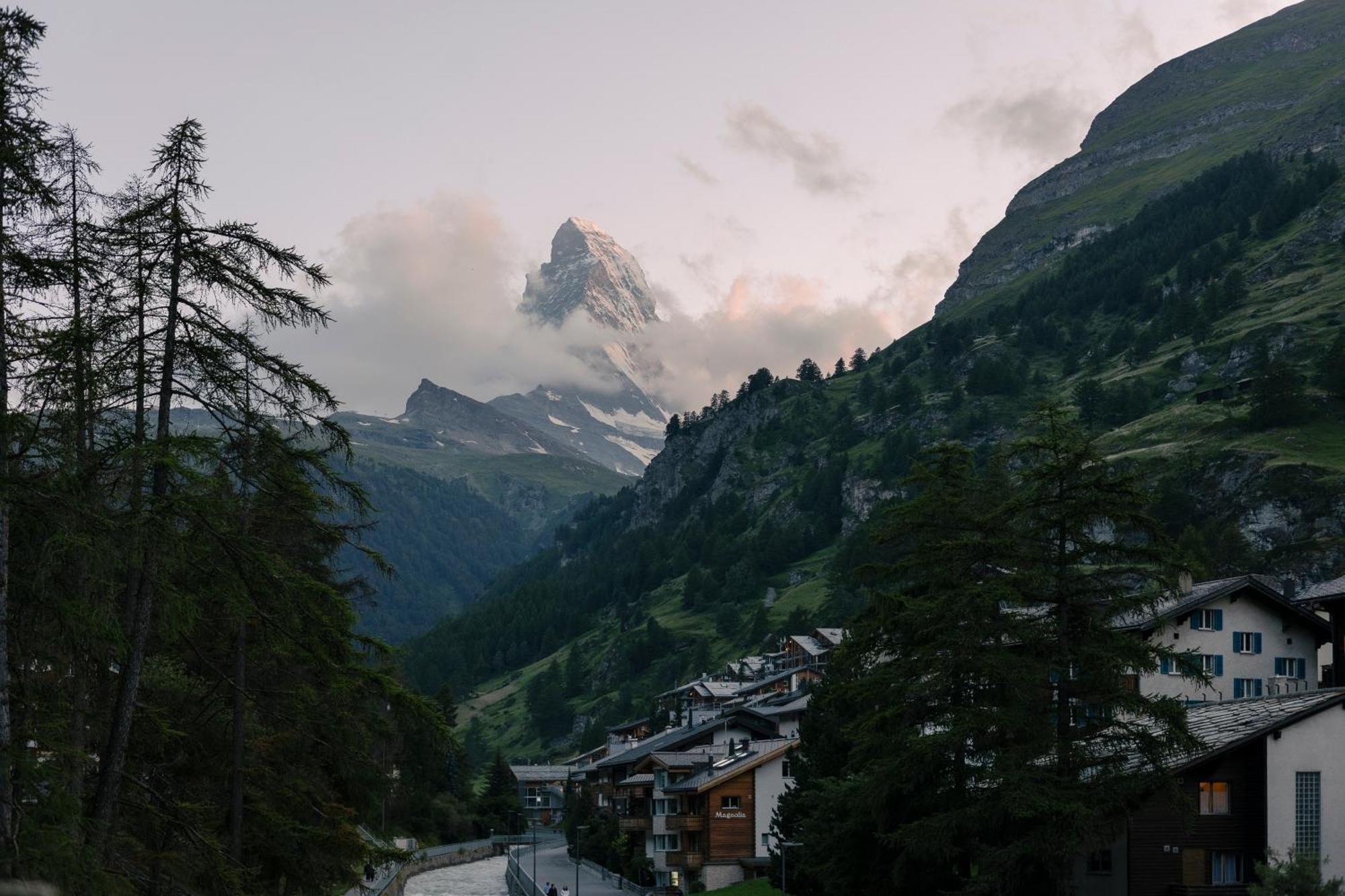 Schloss Zermatt - Cbd & Adaptogenic Spa And Sport Hotel Exterior photo