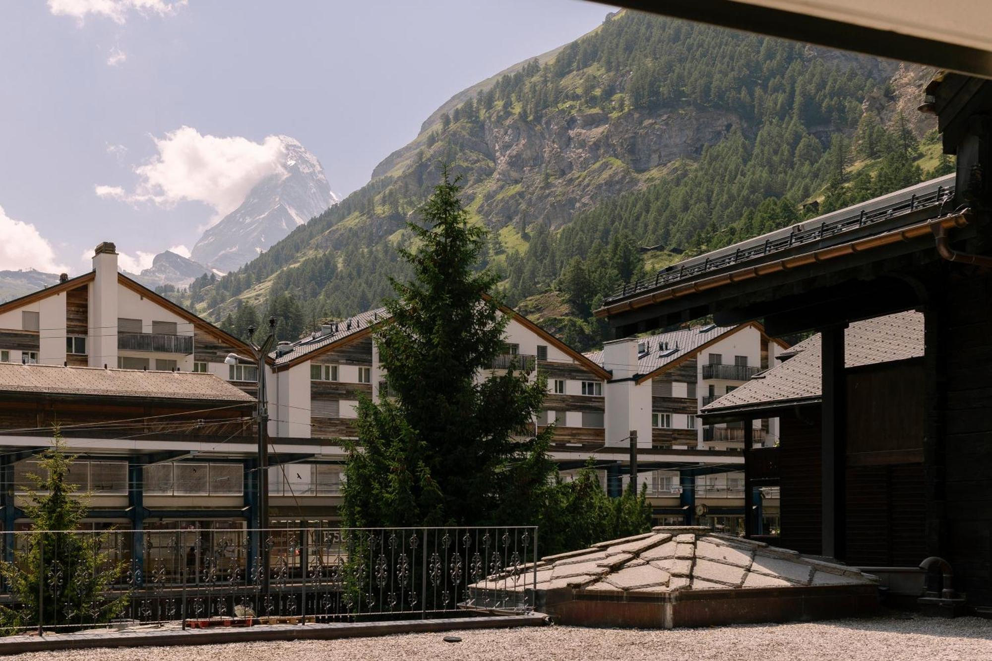 Schloss Zermatt - Cbd & Adaptogenic Spa And Sport Hotel Exterior photo